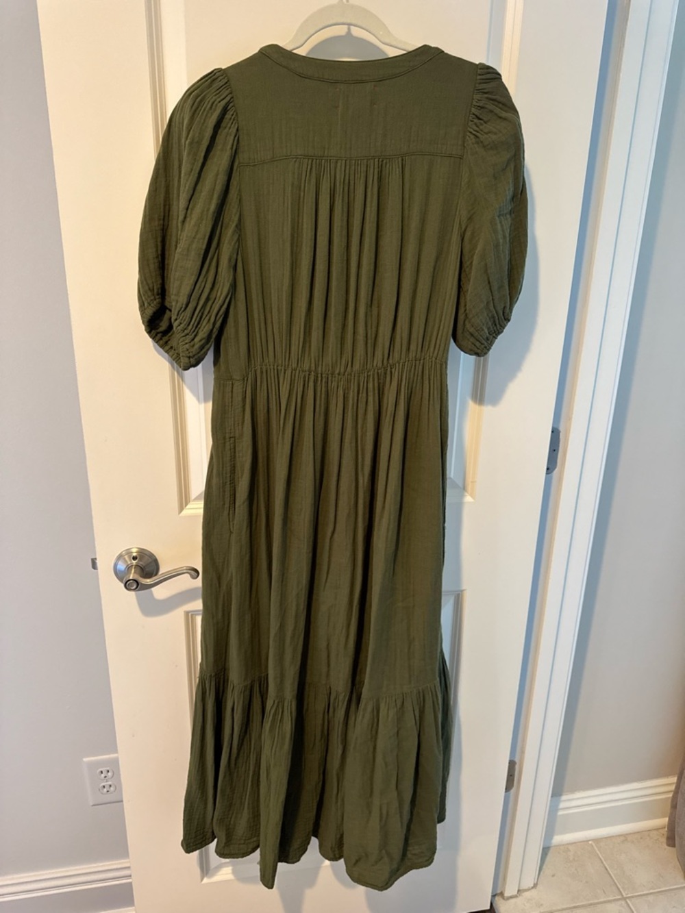 Xirena Olive Green V-Neck Button-Front Midi Lennox Dress | XS - Picture 5 of 5